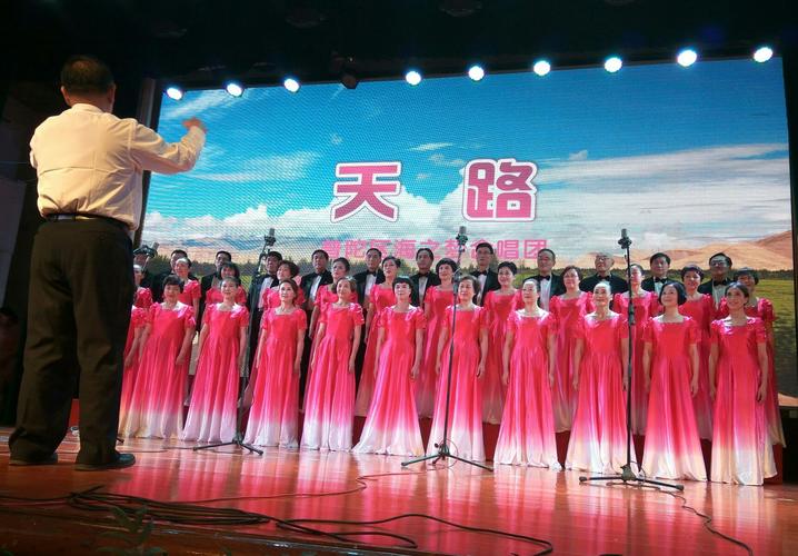 2017舟山市新年合唱音乐会一一老年大学合唱团演唱花絮《明天会更好》