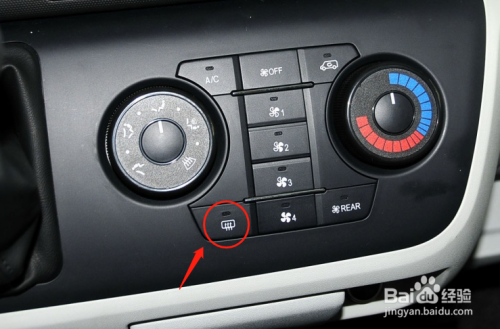 左下角按钮为车辆的后挡风玻璃加热.