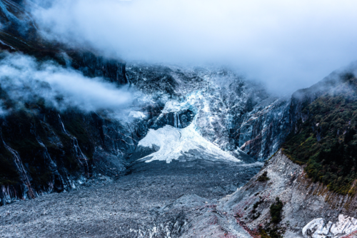 以低海拔现代冰川著称于世的海螺沟