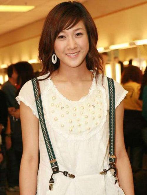 人人都想娶的女明星,31岁嫁圈外人,今3年生2胎被宠得像公主