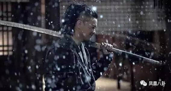 丁修可能还和他在《演员的诞生》中饰演的角色稍微有点像, 都是痞帅的