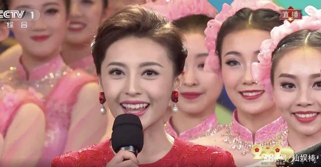 春晚新人主持,张舒越端庄清秀像上届冠军张蕾,尹颂撞脸张翰