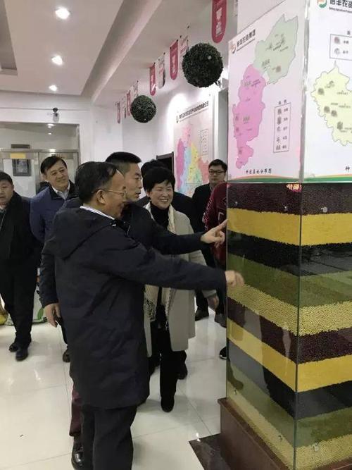 盐湖公司董事长王兴富一行莅临倍丰集团洽谈访问