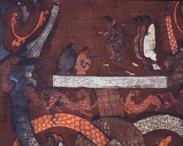 在《人物御龙帛画》和《人物龙凤帛画》中,只是描绘墓主人升天的内容