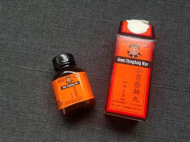 腹泻期间除了要合理安排日常饮食之外,也可以服用和胃整肠丸!