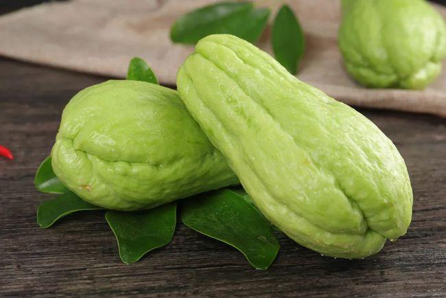 农村常见的佛手瓜,为啥有人说会吃的人喜欢吃佛手瓜?