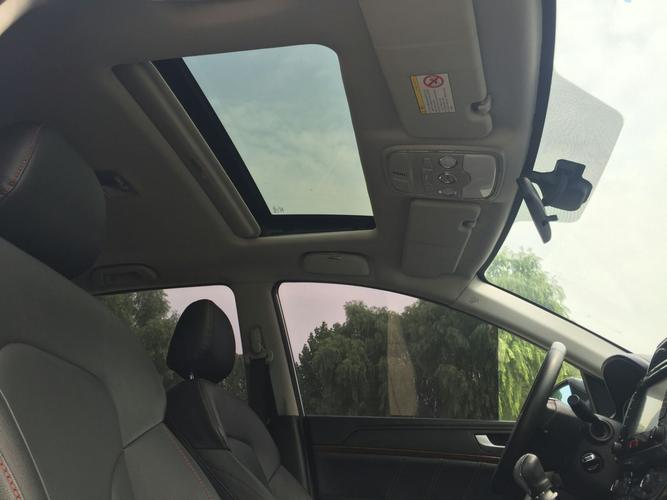 2015款 哈弗h6 1.5t 两驱 运动天窗版