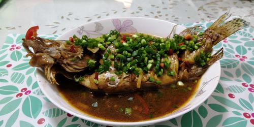 写美篇 舌尖上的中国报道的古徽州特产——臭鳜鱼,也叫腌鲜鳜鱼.