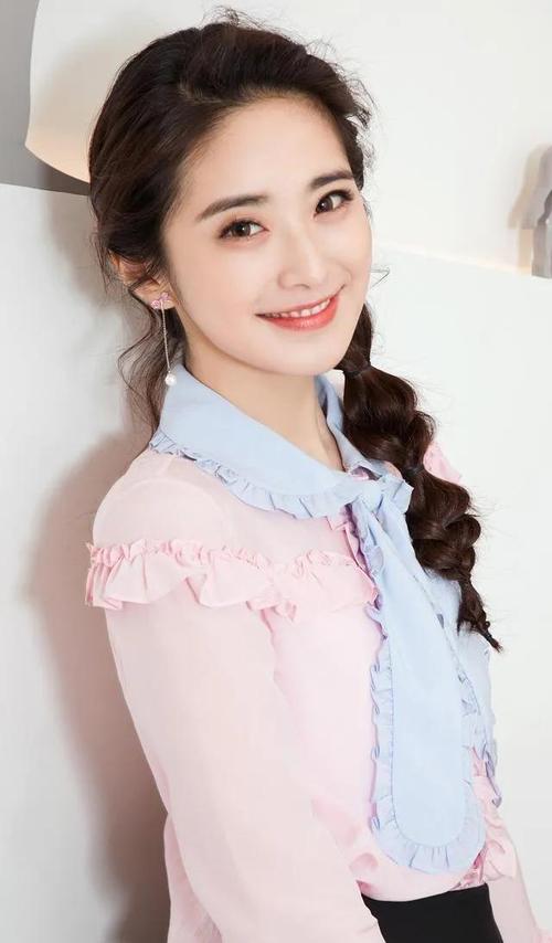 湖南卫视美女主持人:刘烨