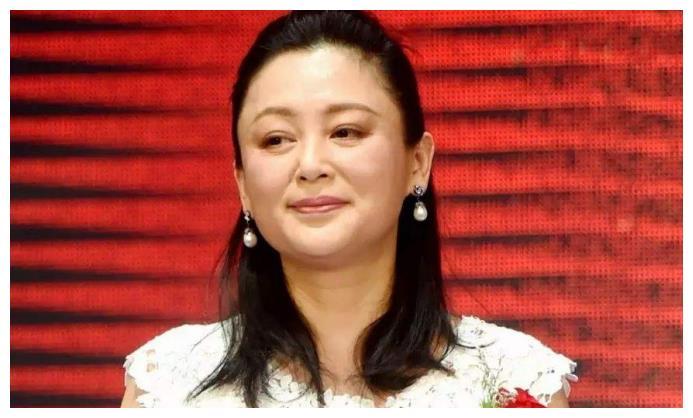 当年娱乐圈中的女神,如今身材发福面部臃肿,她就是陈红