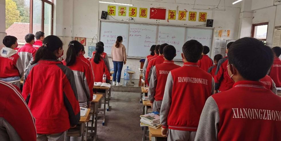 云升旗铭爱国心 实学法谱青春曲——务川县庆中学举行