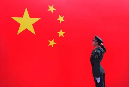 与国旗同框,向国旗敬礼!