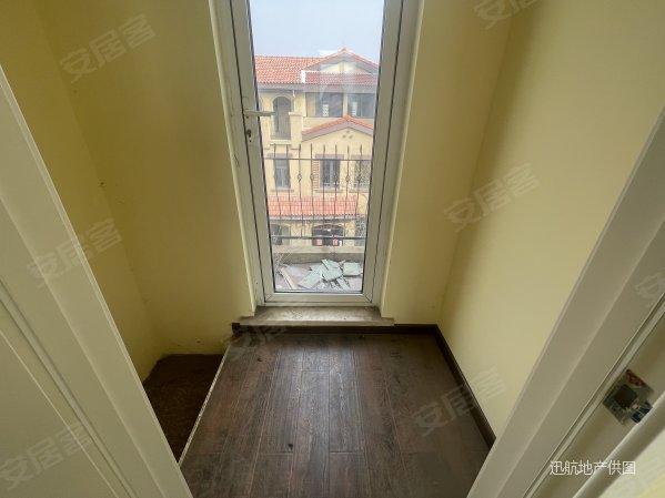 星耀五洲精装联排别墅便宜出售带院子随时看房