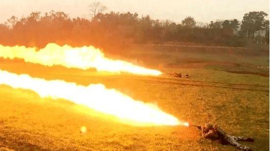 用喷火器打机枪对越还击战中我军对越军这一打法威力无穷