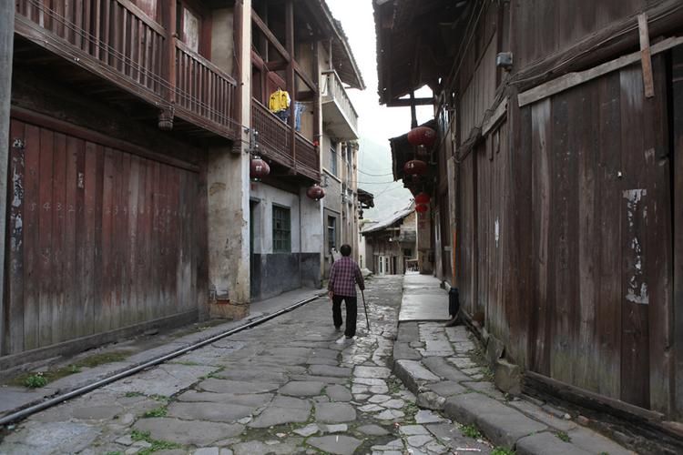 龙溪古镇位于湖南省新晃侗族自治县城西北龙溪河与舞水河交汇处,地处