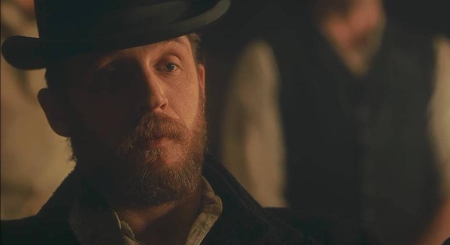 第二季他出场n多回之后,我才后知后觉这个犹太黑帮大佬艾尔菲·所罗门