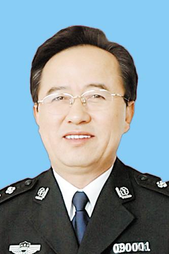 曾任包头市人民政府副市长,市公安局党委书记,局长.