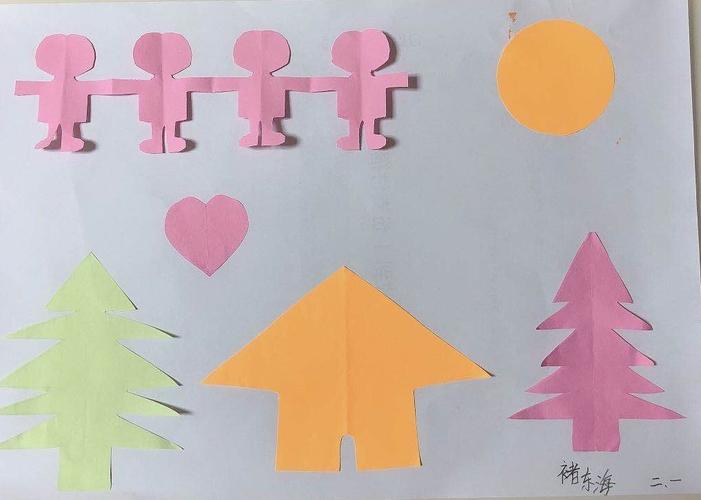 记录二一班同学们——轴对称图形手工制作