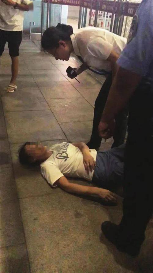 高考后连续17个小时做了这件事,海南一女孩晕倒在动车