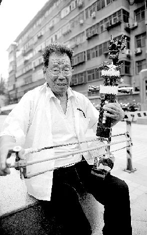 74岁的李自修捣鼓出个"双音胡"