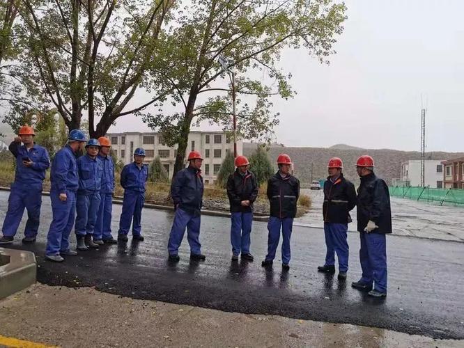 酒钢集团公司党委常委副总经理蒋志翔带队对甘肃西沟矿业有限公司进行