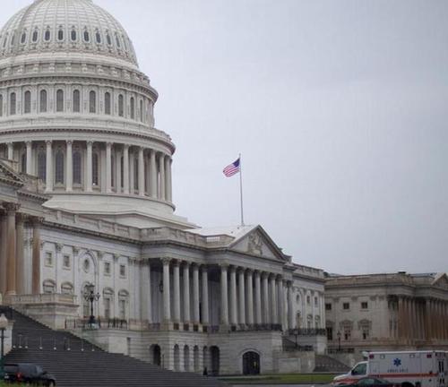美国国会大厦,国会大厦1793年9月18日由华盛顿总统亲自奠基,1800年