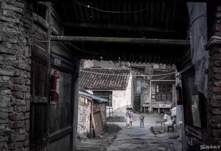 温岭老街,从西郊场到尚书坊这带,最早是商业区.