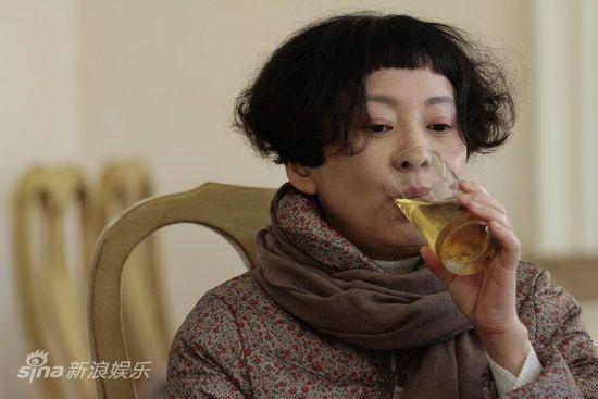 晴雯扮演者安雯为苏越复出卖房抵债寄人篱下