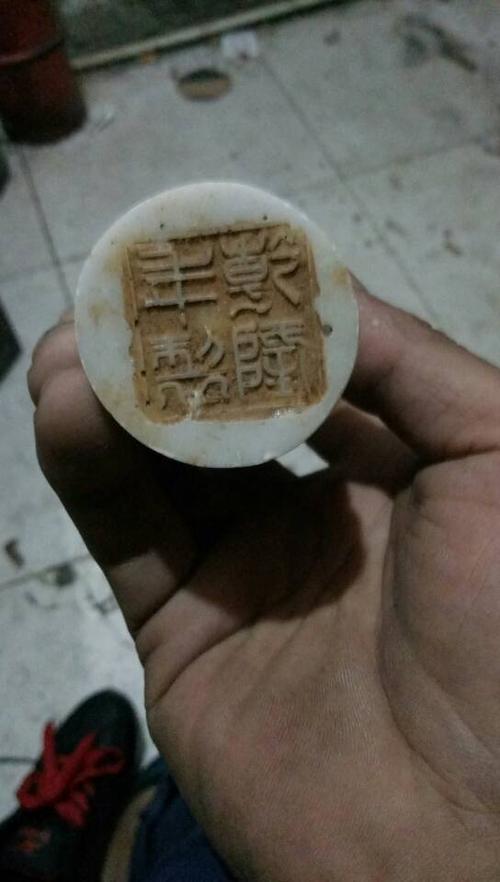 乾隆年制,双龙戏珠圆柱形玉印章