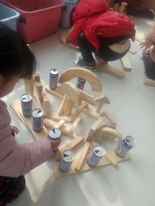 后来在搭建中借助到了易拉罐,一起来欣赏一下.