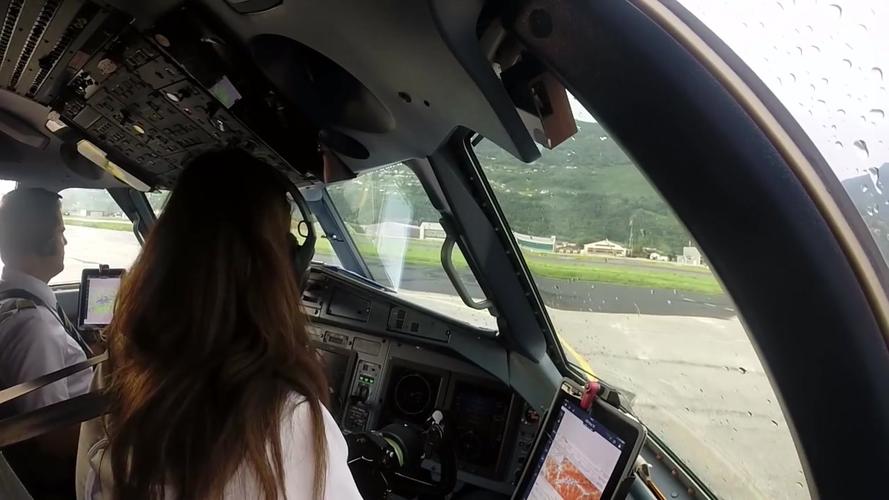 驾驶舱视角interskyatr72600vfrvalleydeparturesionsirlsgs