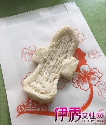 男子用卫生巾做面包送同事 这些奇葩料理你敢吃吗
