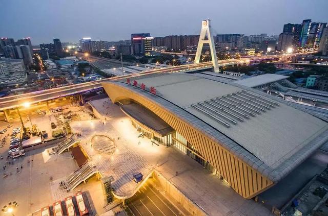 成都火车南站,存在感不强,知名度挺高