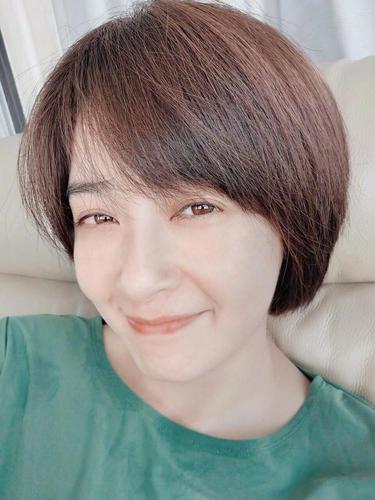 蒋欣晒短发自拍照,气质变化明显,被指太老了像五六十