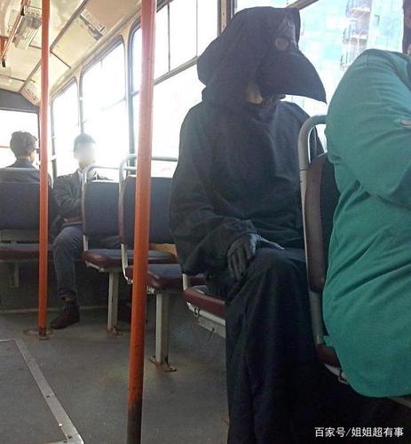 16张陌生人在公交车上的照片,你没想到会遇到这样的