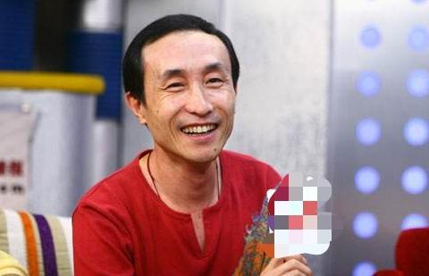 62岁巩汉林近况曝光!瘦到皮包骨尽显老态,34岁儿子样貌不像爹