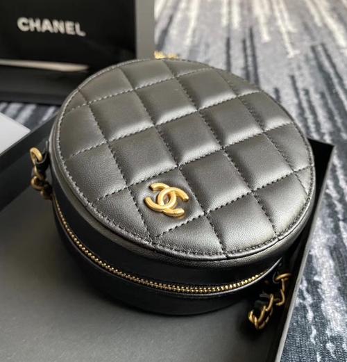 1xxx…chanel圆饼包,原装皮料以及原装五金国内组货.