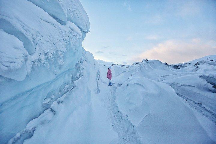 2022.穿专业的登山鞋 而是雪地靴 袜子不要穿太厚的