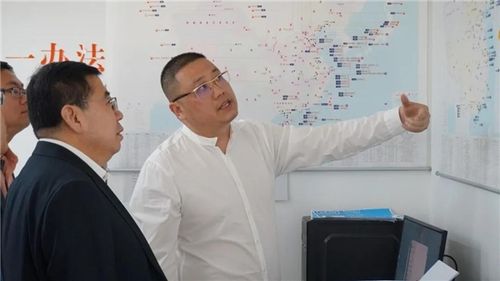 实况网-重新发现生活>资讯频道>滚动>正文 在中创油联林董的陪同下