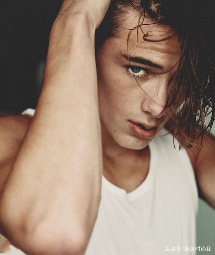 世界最美男孩长大了,年仅16岁身高193,有腹肌颜值更有