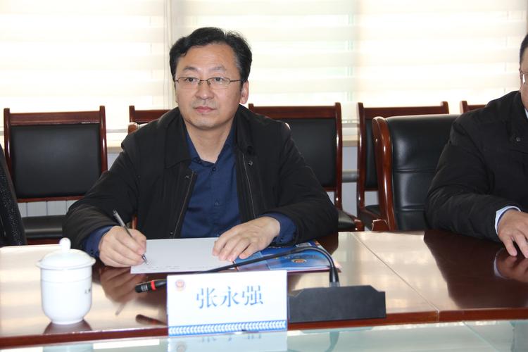 韩卫英同志,张永强同志到天桥区公安分局走访慰问党员