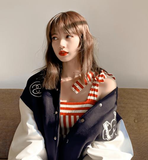 s7的核心信息,"自拍标杆","轻薄自拍旗舰","lisa新代言"等,不难看出