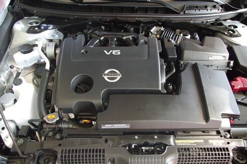 英和日产新天籁25lxv新车到店v6抢眼