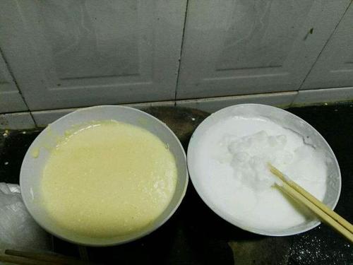 1碗面粉,2个鸡蛋,没有烤箱也能在家做蛋糕,不比外面买