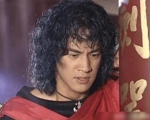 步惊云的扮演者也就是何润东,提起这个名字,想必大家对他肯定