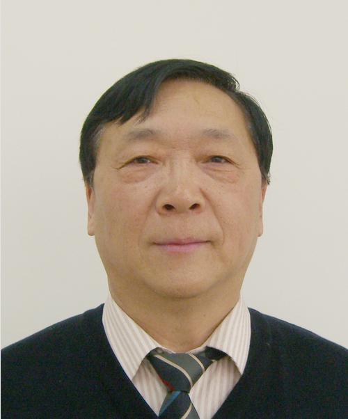 生于北京,先后在北京完成了中小学教育,1969年作为下乡知青插队于吉林