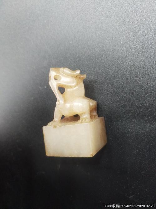 8厘米印章白玉质地,水银沁色,玻璃光,雕工精湛完美,子口清晰,器型完美