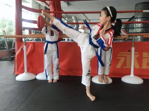 【永晟体育—杨锋跆拳道】旗舰馆—跆拳道女子她不香吗?