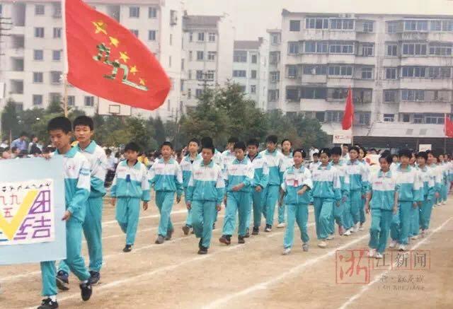 看这几十年衢州校服的变化 你的回忆是否再次泛滥?