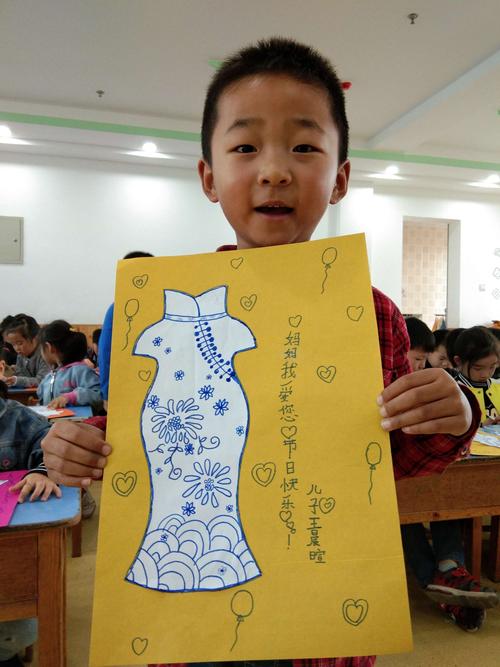 果一班母亲节主题活动 送给妈妈的礼物--装饰画旗袍